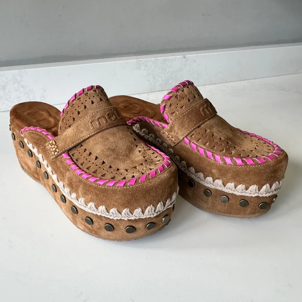 Mou | Leather Overstitching Suede Clogs - Cognac & Pink - 60mm Wedge - Picture 9 of 15
